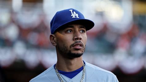 Mookie Betts avoiding 'haunted' Milwaukee hotel during Dodgers road trip